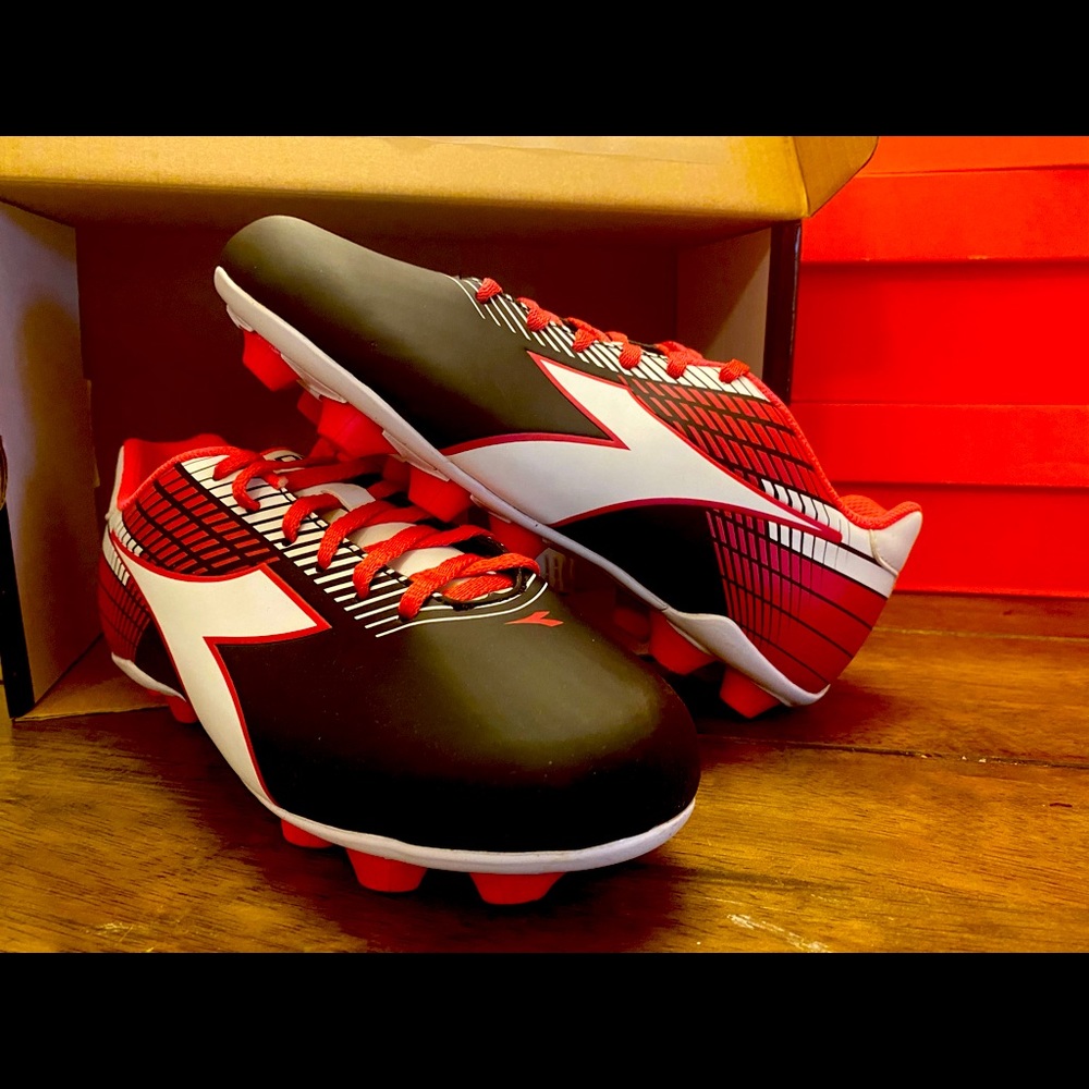 Woman cleats - Picture 1 of 1